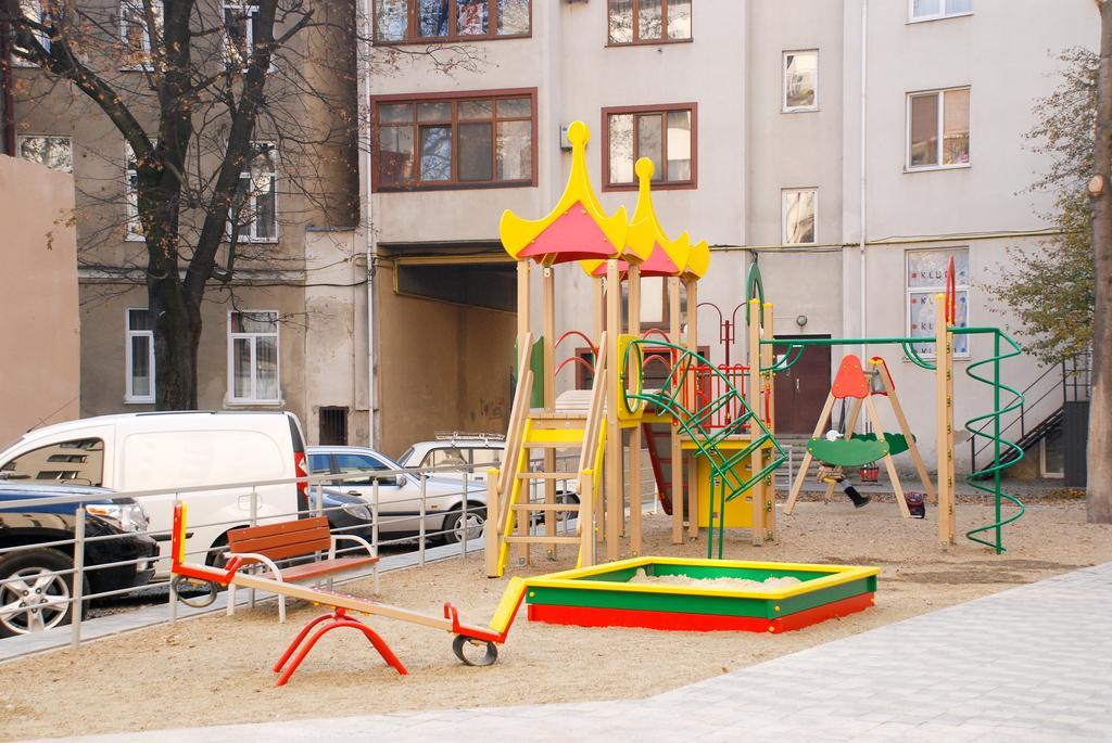 Apartments On Zaliznychna 49 Ivano-Frankivsk Exterior foto